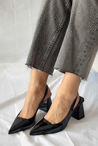 Shoebutik حذاء برج الميزان جلد أسود لامع بكعب سميك للنساء