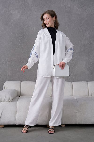 Miss Allos Set de jachetă și pantaloni kimono din in, cu broderie pe spate și mâneci, accesorii florale