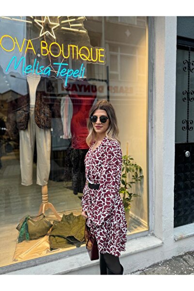 Quzu Kemer Detaylı Kırmızı Desenli Elbise