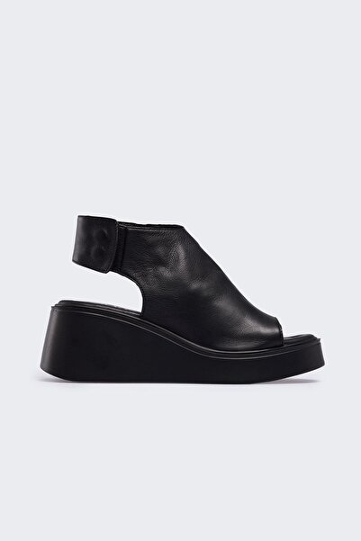 Linndy Women's Leather Black Sandals