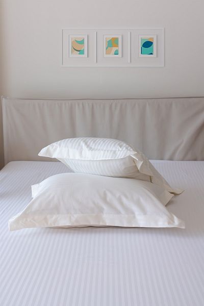 Tekstil Home Fete de pernă Oxford din satin cu dungi de culoare crem - Seria