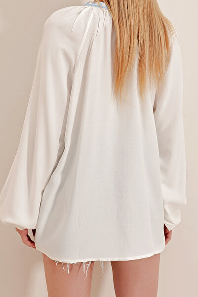 VAGGON Жіноча біла блуза з етнічним вишиванням з віскозного полотна Vgn-X10312