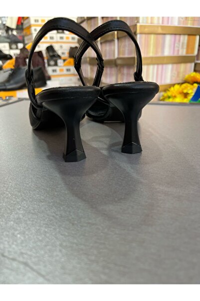 Park Moda SİYAH 6 CM KADEH TOPUK SİMETRİ SİVRİBURUN ARKASI AÇIK KADIN TOPUKLU AYAKKABI