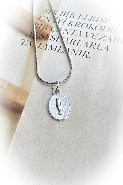 roshel Medallion Figure Fish Pendant Gold & Silver Color Option