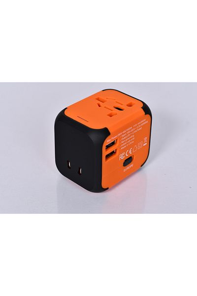 MORANO Multi-use USB travel adapter that can be used in more than 150 countries