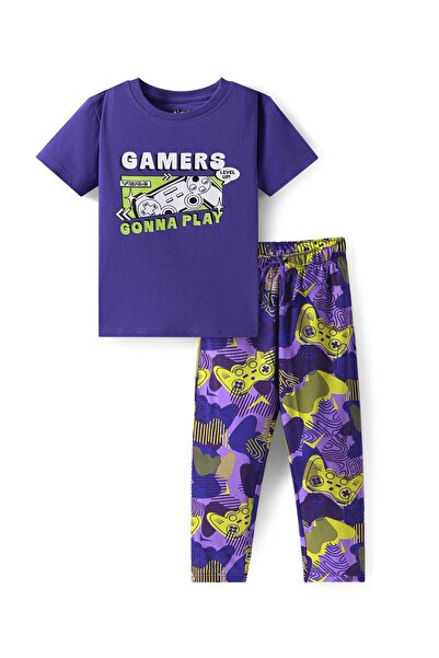 Pine kids بدلة نوم نصف كم من قماش جيرسي محبوك مع طباعة نصية - بنفسجي