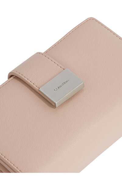 Calvin Klein Women Rose Dust Hardware Snap Medium Bifold Wallet