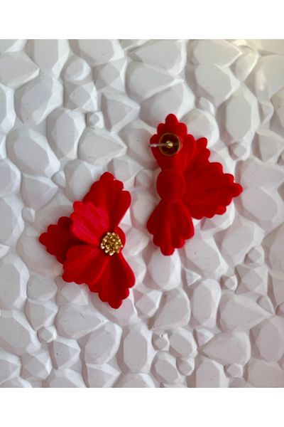 ACCESSORY أقراط ذهبية حمراء بتفاصيل زهرة حمراء