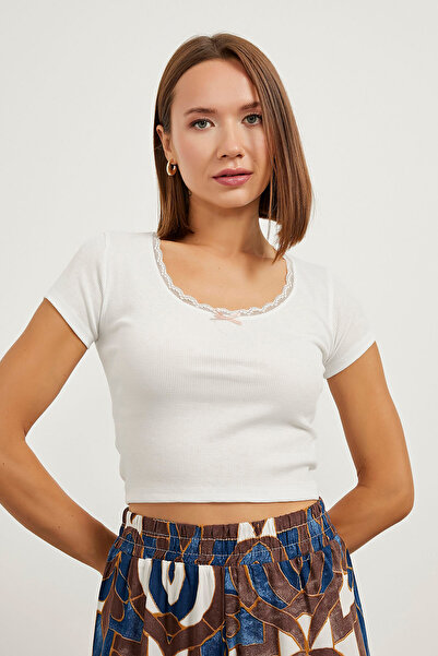 Arma Life Γυναικείο λευκό μπλουζάκι με λαιμόκοψη με λεπτομέρεια φιόγκου