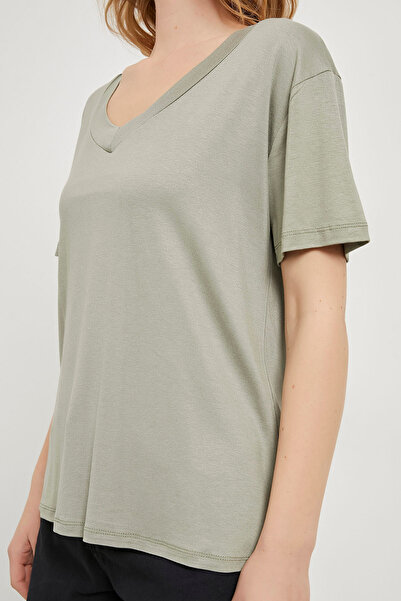 Arma Life Women's Side Slit Short Sleeve V Neck Green T-Shirt