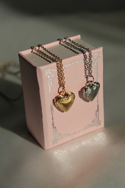 Harlofia Jewelry Minimal Openable Vintage Clamshell Heart Necklace