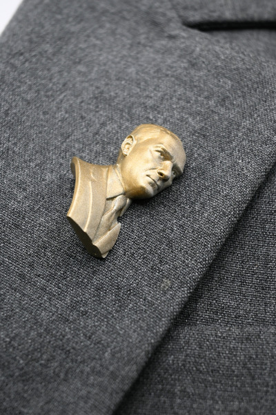 Kaya3D Atatürk Broşu 3 Boyutlu Altın Renk Metal Görünümlü Yaka Rozeti Mıknatıslı Broş