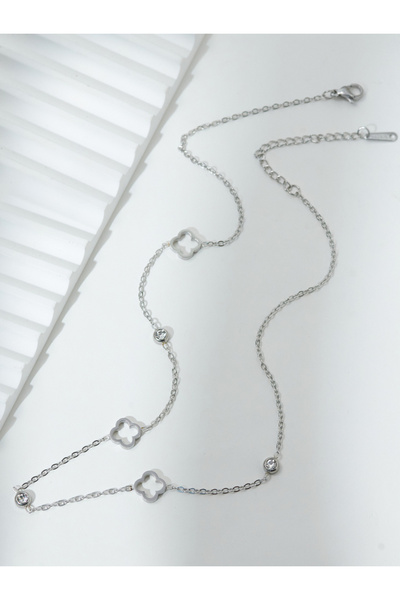 Choice قلادة ذهبية بسيطة من الفولاذ المقاوم للصدأ بلون الفولاذ قطعة واحدة للنساء على شكل زهرة البرسيم وثلاث زهور وثلاثة ألماس