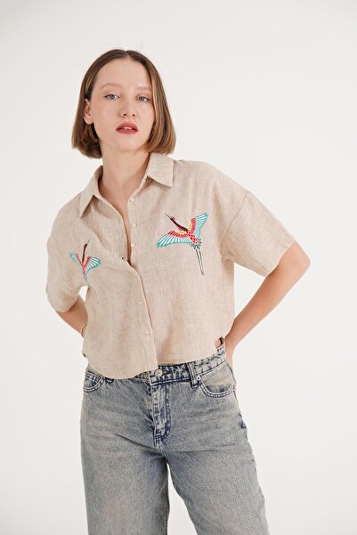 Hipo Trend Κοντομάνικο πουκάμισο βιζόν - Λεπτομέρεια κεντήματος πουλιών