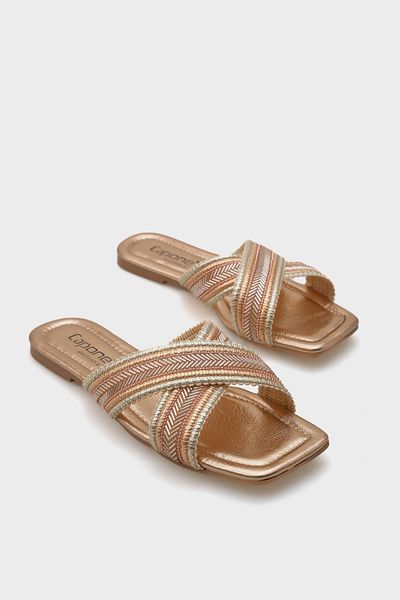 Capone Outfitters Ketty Damen-Hausschuhe mit flachem Absatz, glänzender stumpfer Zehenpartie und Kreuzriemen