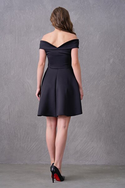 lovebox Flexible Scuba Fabric Low-cut Kiss Collar Μαύρο Μίνι Φόρεμα αρραβώνων 019