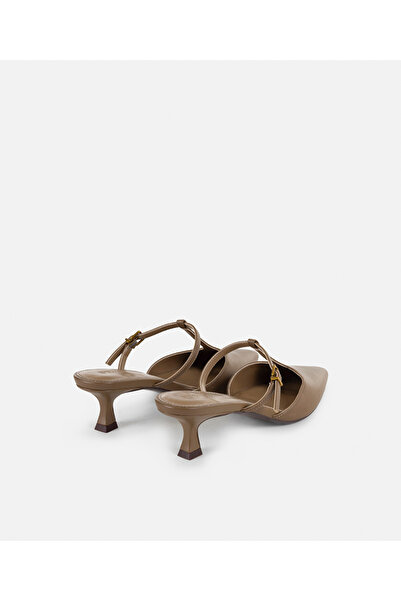 İpekyol Sivri burunlu ve bantlı topuklu terlik