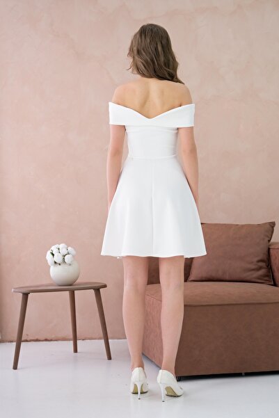 lovebox Ελαστικό ύφασμα κατάδυσης στράπλες λαιμόκοψη με φουσκωτό λευκό φόρεμα Λευκό φόρεμα επιστροφής στο σπίτι 019