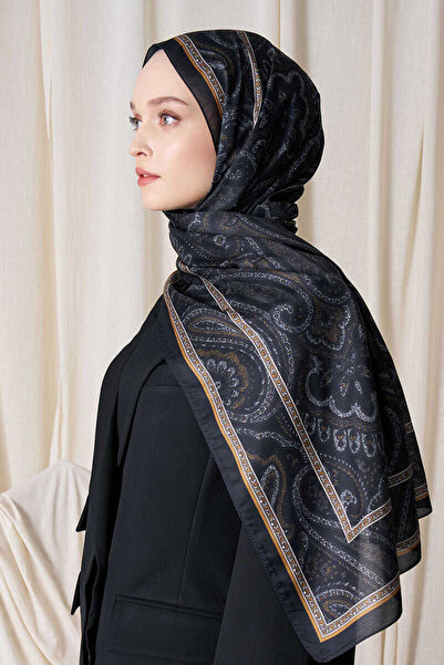 Madame Polo Merve Nur Akyüz Historical Victorian Pattern Shawl - Gold Black