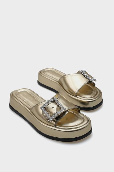 Capone Outfitters Margi Damen-Hausschuhe mit Keilabsatz und einem Riemen, Steinschnalle, Metallic