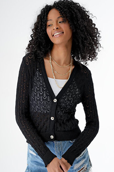 Genel Markalar V Yaka Ajurlu Delikli Desenli Uzun Kollu Fit Kesim Önü Düğmeli...