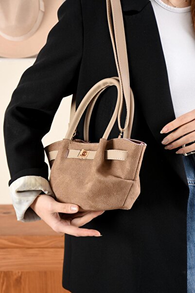 ÇANTA حقيبة يد نسائية صغيرة من جلد النوبوك بتفاصيل حزام