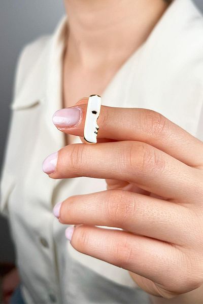 Sose Moda Face Figured White Enamel Ring - Gold