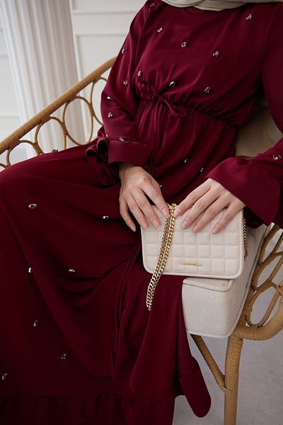 InStyle Rochie burgundă cu volane cu mâneci brodate cu piatră