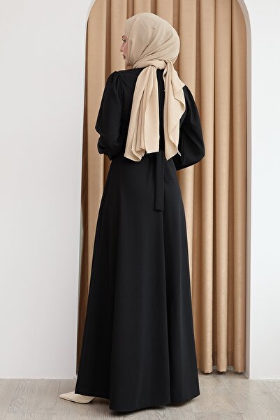 InStyle Двобортна чорна сукня з комірцем і поясом на ланцюжку