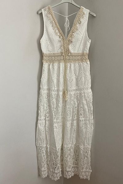 AYASOFYA OTANTIK Γυναικείο ιταλικό λευκό φόρεμα με λαιμόκοψη V με δαντέλα και φούντα με λεπτομέρεια με επένδυση αμάνικο φιστό