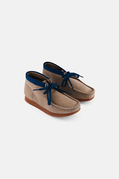CLARKS Kids Boy Wallabee Lace Up Boots, Taupe