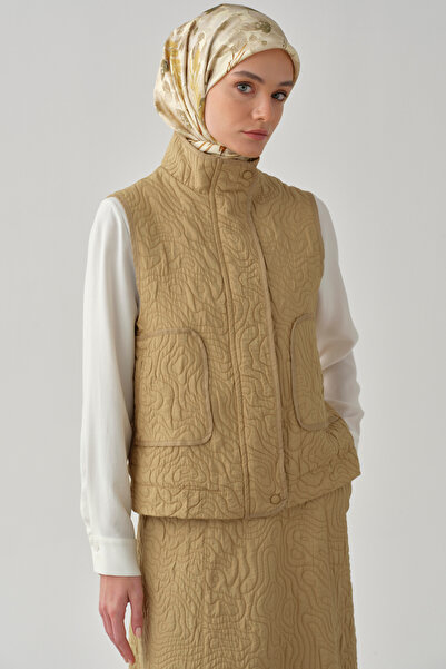 Tuğba Grogren Biyeli Kısa Kapitone Yelek - Camel