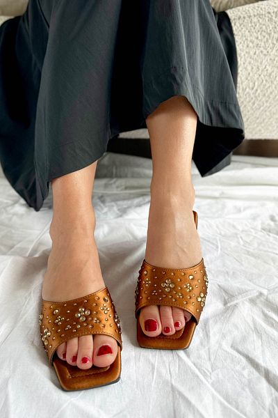 Shoebutik Γυναικείες παντόφλες Maia Bronze Satin Stone