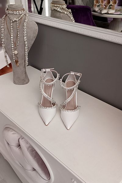 LA CALZATURE Piele albă, 9 cm, tocuri șampanie, trei rânduri de pietre, accesoriu, rochie de seară stiletto, pantofi de damă