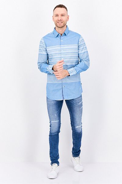 Nautica قميص رجالي كاجوال مخطط بأكمام طويلة وقصة ضيقة، أزرق فاتح/أبيض