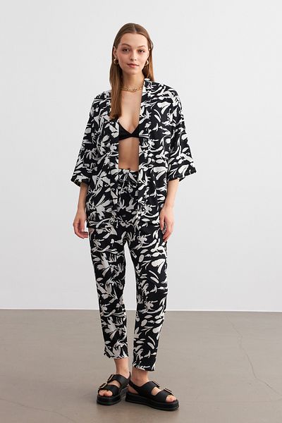 Trendseninle Women's Black-White Patterned Kimono Shirt Pants Set