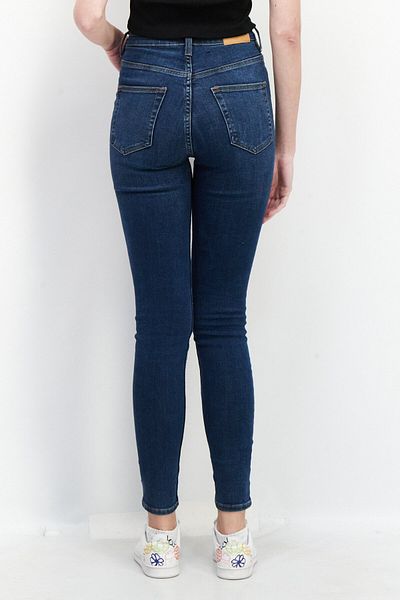 Monki Women Dark Washed Stretchable Denim Jeans, Medium Blue