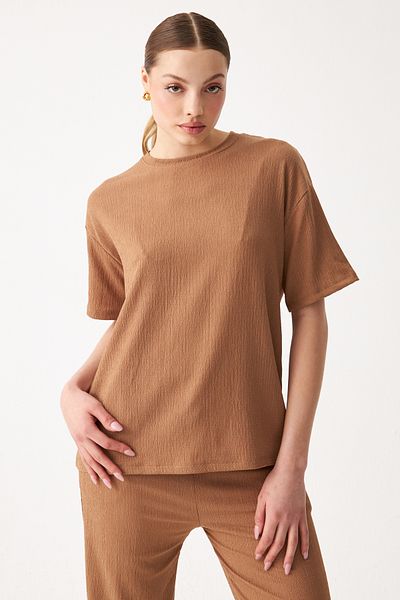 Know Women's Camel Crew Neck Short Sleeve T-Shirt with Pants Crinkle Set