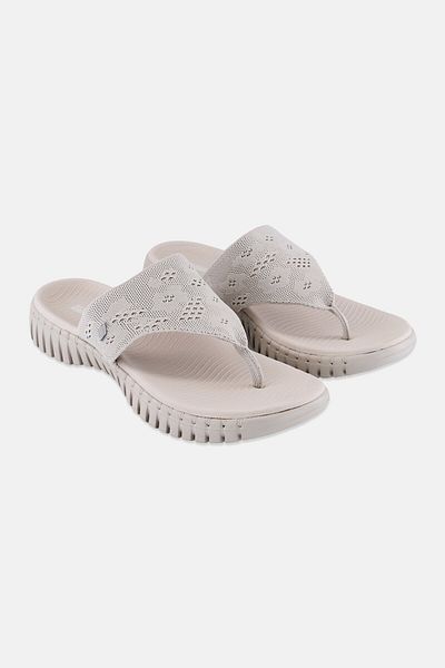 SKECHERS صندل Go Walk Charmed سهل الارتداء للنساء، رمادي فاتح