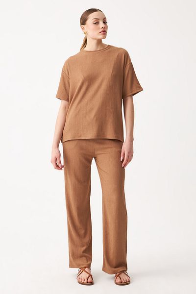 Know Women's Camel Crew Neck Short Sleeve T-Shirt with Pants Crinkle Set