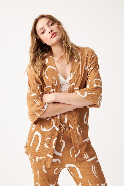 Know Women's Camel Patterned Kimono Shirt Pants Set