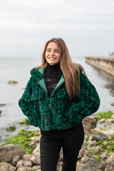 Butik Suat Kapüşon Detaylı Leopar Desenli Fermuarlı Kısa Ceket