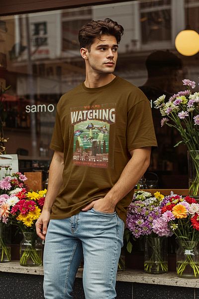 Trendyol Collection Senffarbenes Oversize/Wide Cut T-Shirt mit Space-Print aus 100 % Baumwolle mit Vintage-/Faded-Effekt TMNSS25TS00197
