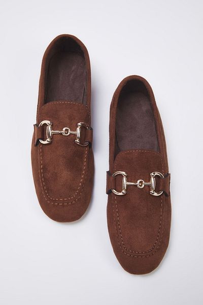 TRENDYOL SHOES Dunkelbraune Wildleder-Accessoire-detaillierte Damen-Loafer-Schuhe TAKSS25LA00000