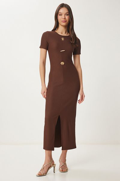 Happiness İstanbul Braunes geripptes Strickkleid für Damen mit goldenen Accessoires ZH00045