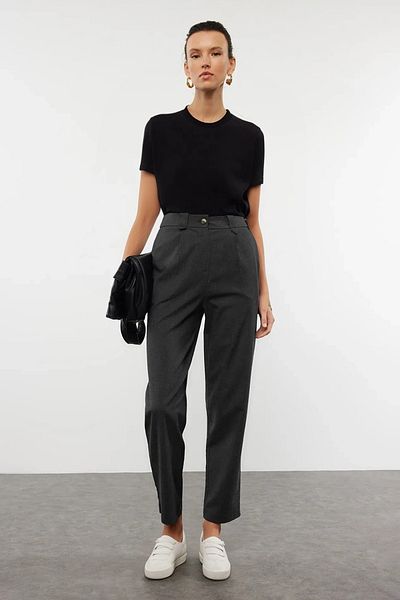 Trendyol Collection Anthrazitfarbene Karottenhose mit hoher Taille und gewebtem Polyviskonstoff TWOSS22PL0280