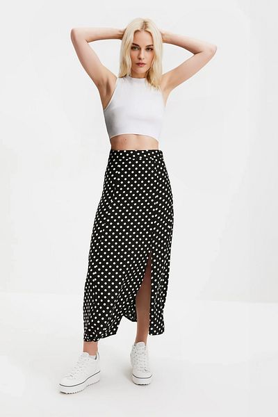 Trendyol Collection Černá Puntíkatá štěrbina Detailní viskózová tkanina Midi Woven Sukně TWOAW20ET0205