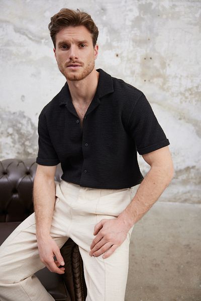 Trendyol Collection Чорні чоловічі гольфи Gomlek TMNSS25GO00067 з текстурованою щільною тканиною Regular Fit