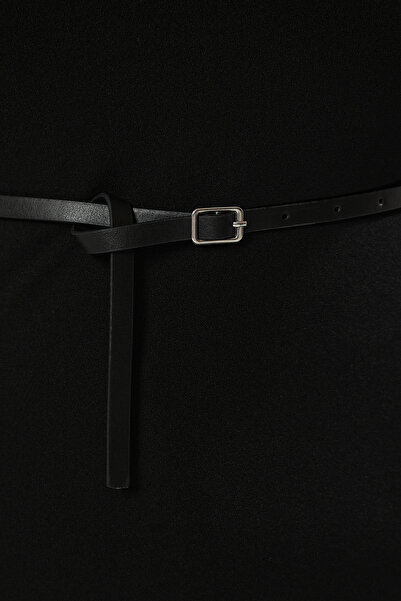 Trendyol Curve Čierna blúzka bez rukávov s opaskom v páse TBBSS25AF00109