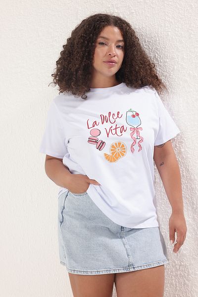 Trendyol Curve White Cocktail Printed Boyfriend Fit T-Shirt Large Size